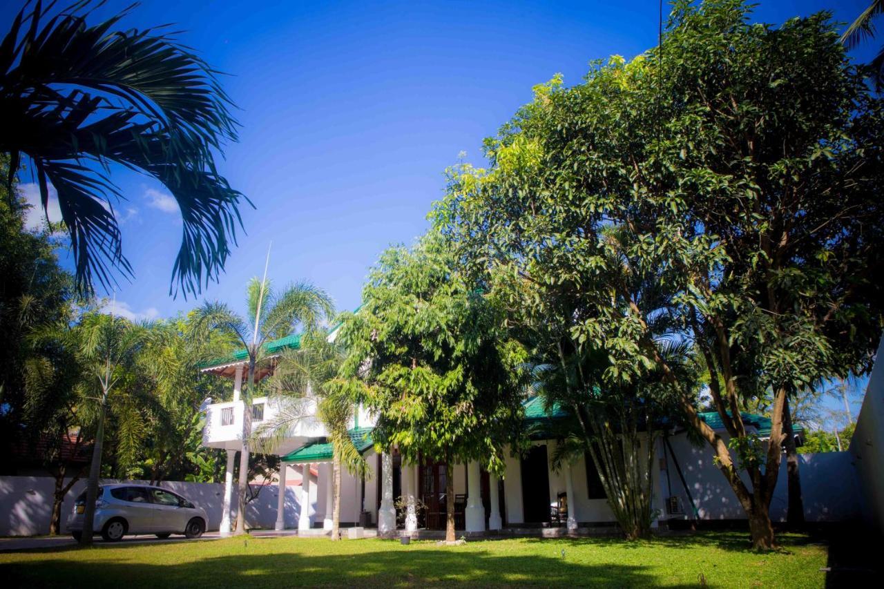 Villa 406 Seeduwa Exterior photo